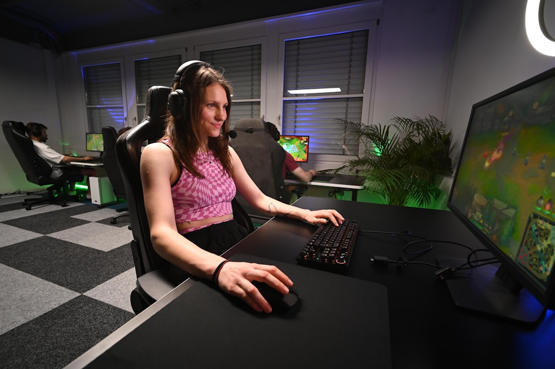 Como montar um PC gamer: gabinete com componentes e iluminação RGB