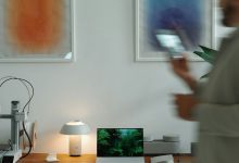 Roteador Wi-Fi 6 moderno com vários dispositivos conectados