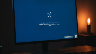 Tela azul de erro (BSOD) do Windows em um monitor no escuro